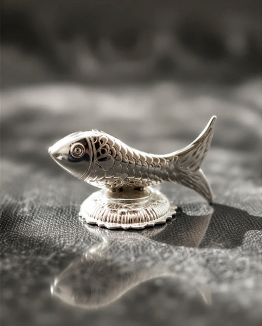 Silver fish / machli