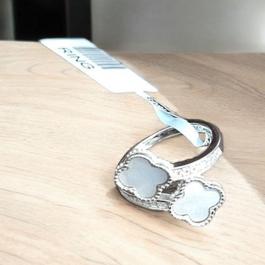 92.5 silver Four clover design overlapping ring in mother pearl.