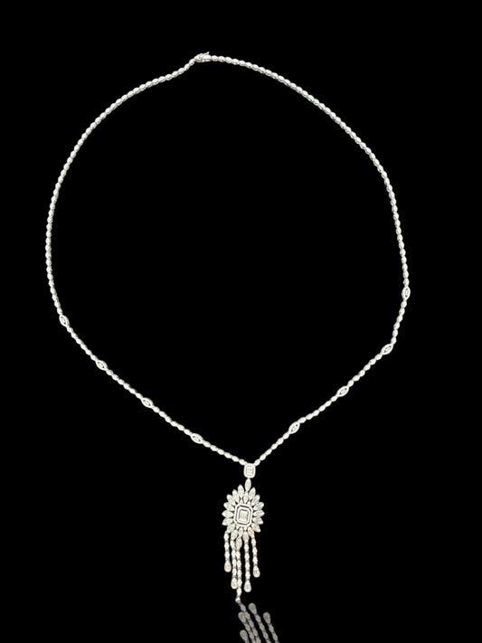 Chanderier Pendant Long Necklace.