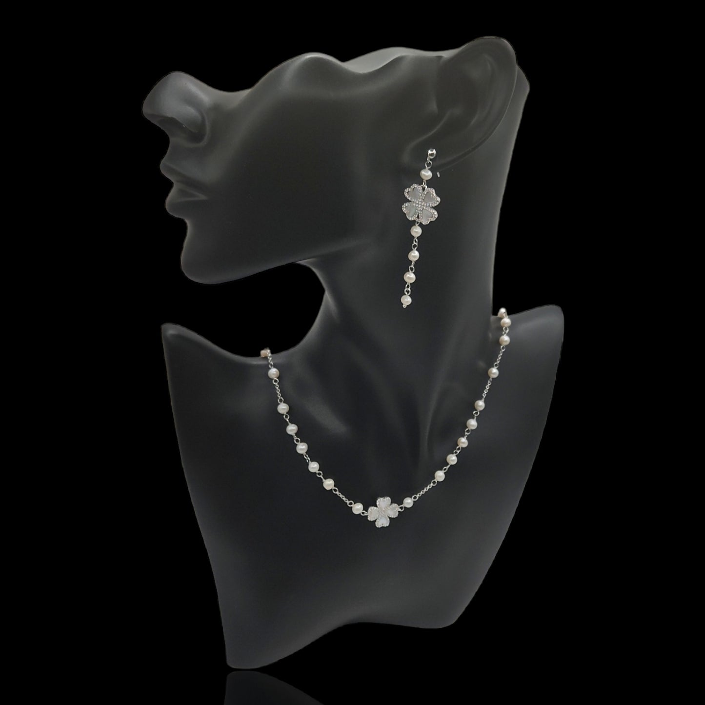 Four Clove Leaf shape long Pearl Necklace with Drop Earrings.