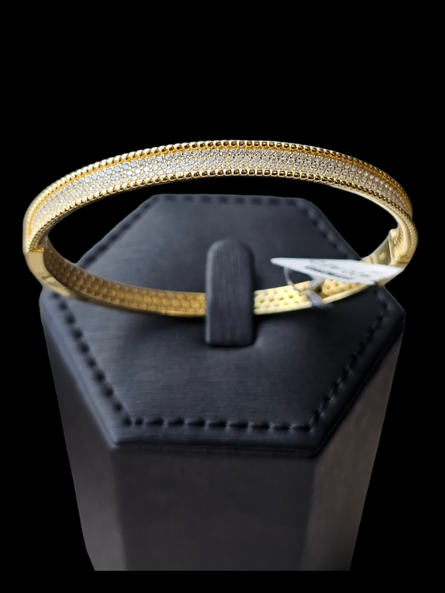 Beautiful gold-plated bracelet with Zircon Stone