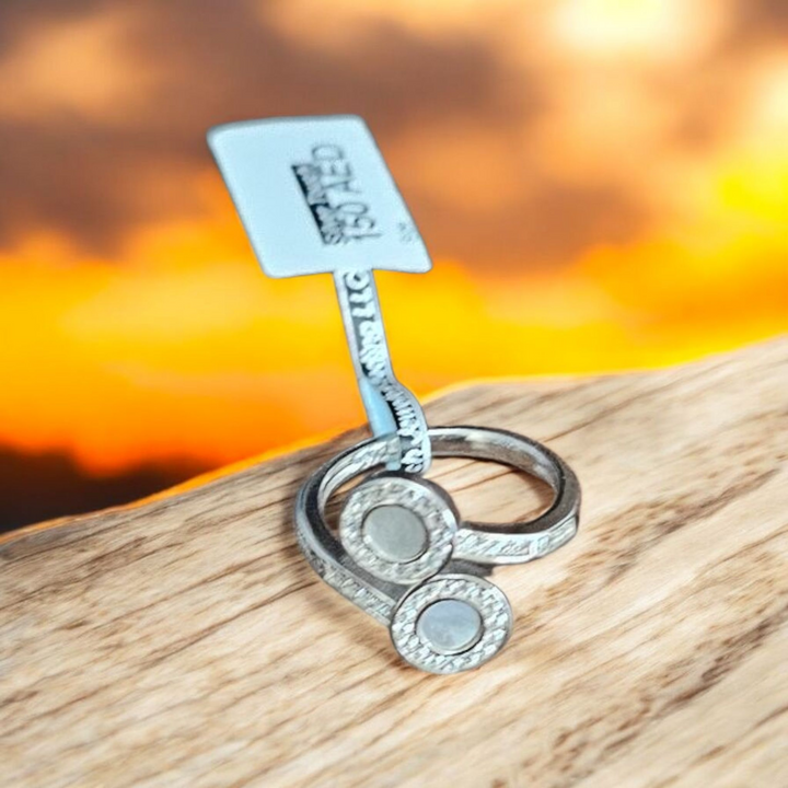 92.5 silver overlapping circle design ring in mother pearl.