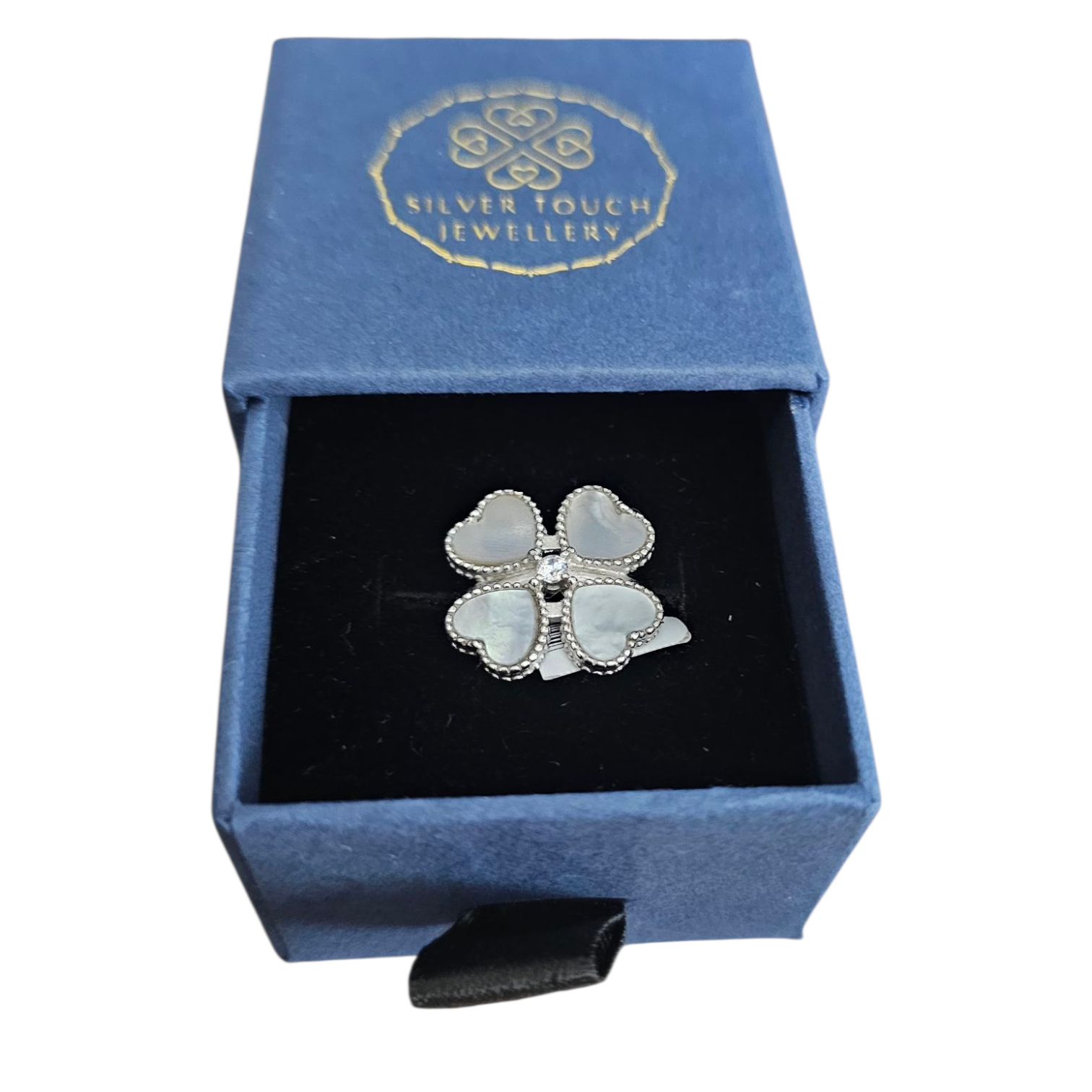 92.5 silver Four clover design ring in mother pearl.