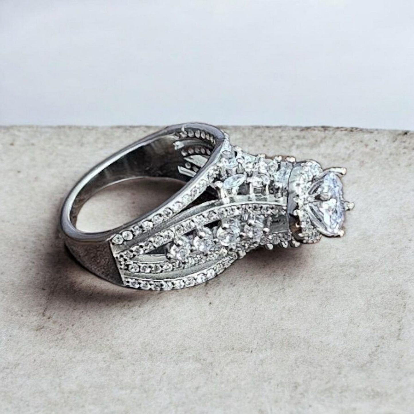 925 sterling silver big stone  tower ring ,perfect for gifting or engagement ring or wedding ring.