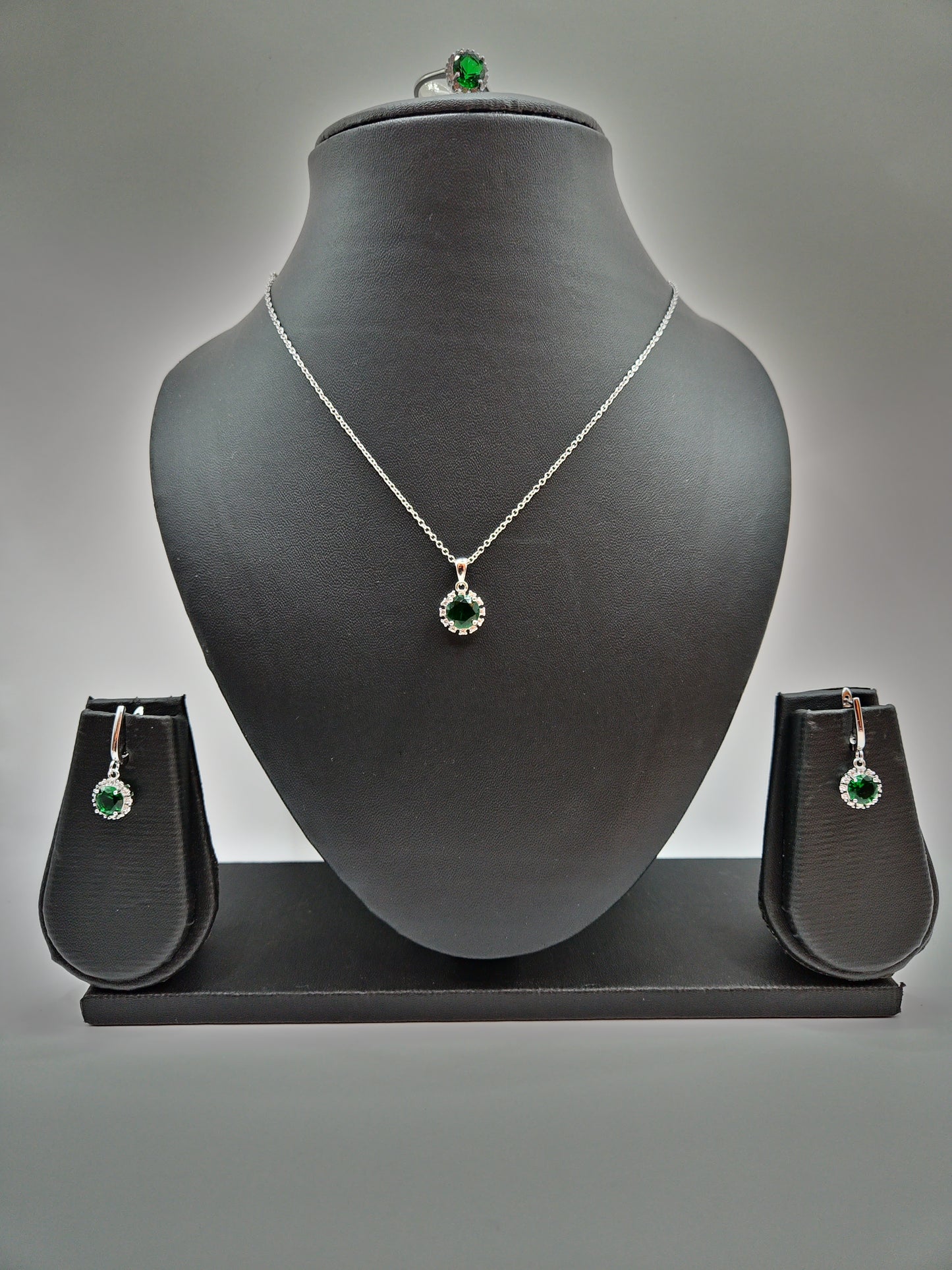 Round shaped Pendant,Earring with Ring set