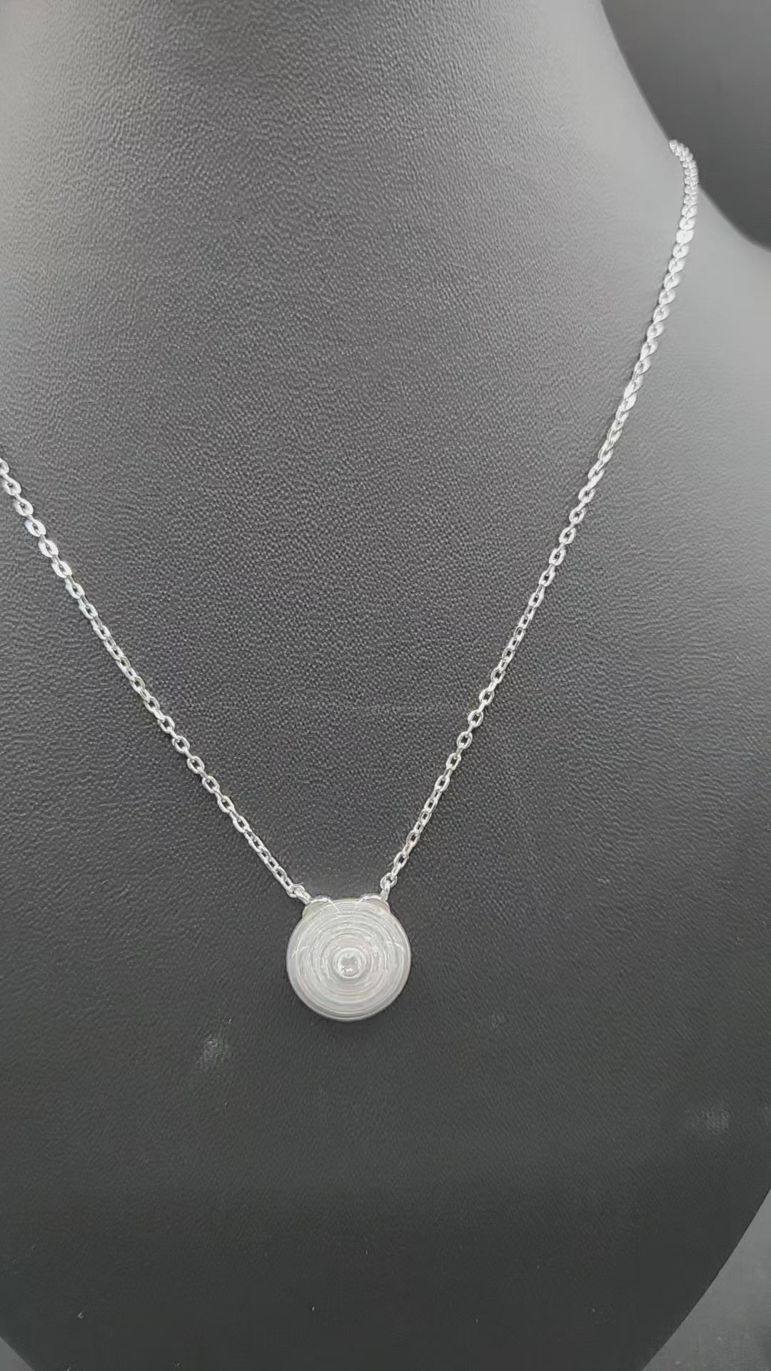 Beautiful Necklace in Flower Shape spinning Pendant.