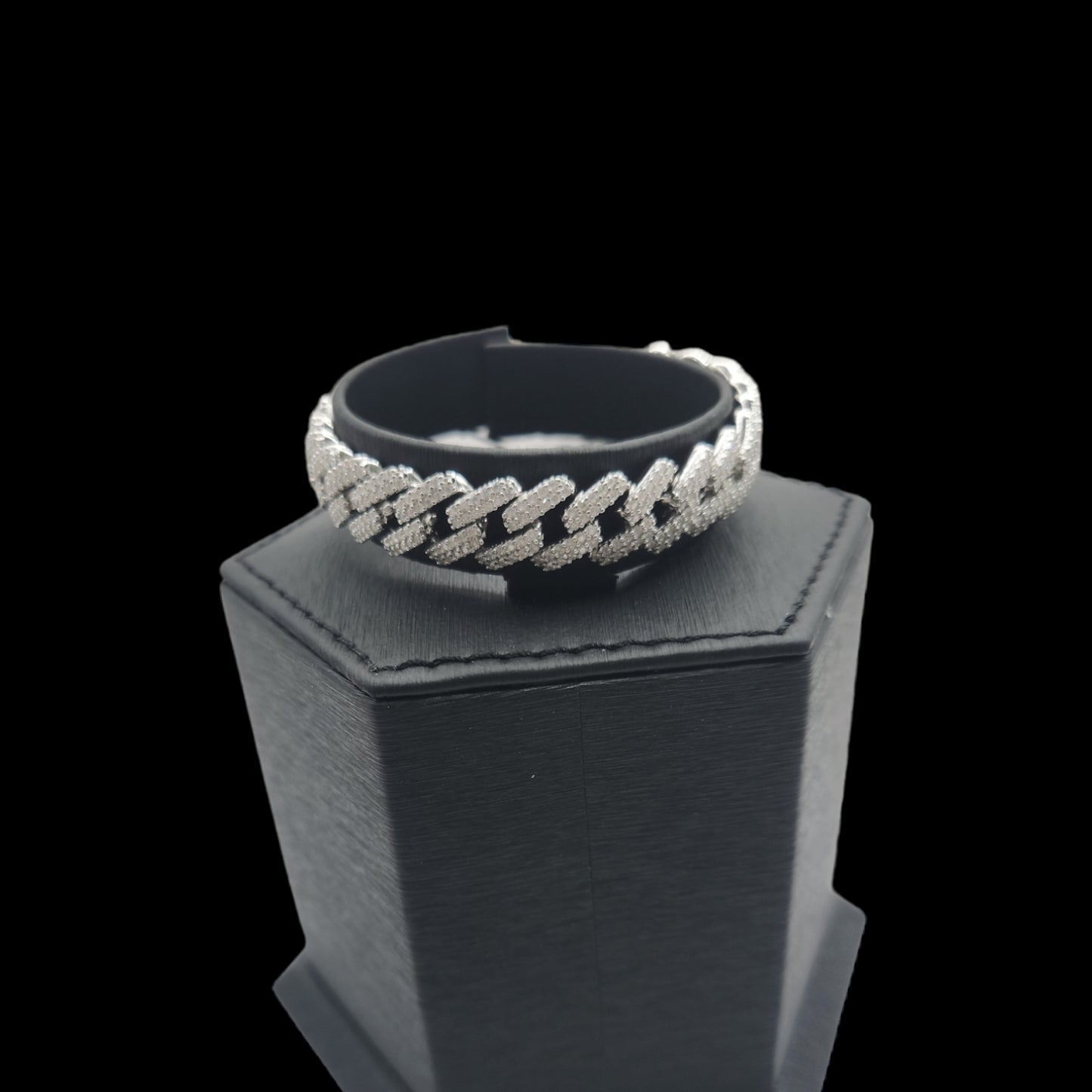 Men's Broad Loose Bracelet with AD.