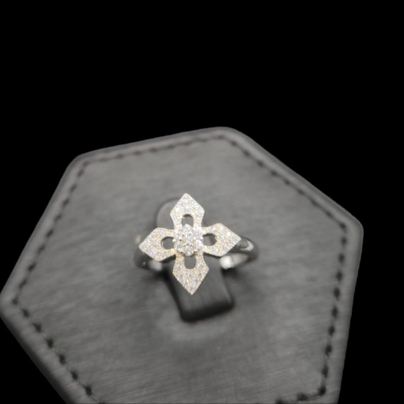 Sterling Silver Flower Shape Ring.