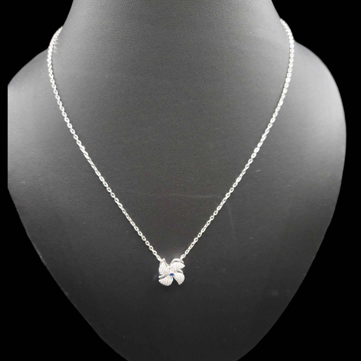 Sparkling Flower Shaped Spinning Pendant.