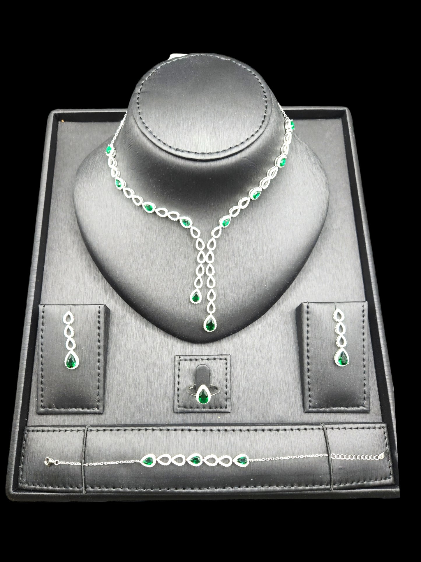 Luxury Water Drop Shape Necklace.