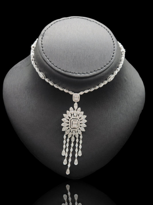 Chanderier Pendant Long Necklace.