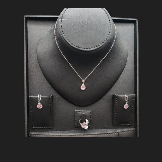 Beutiful oval Shaped pendant Set.